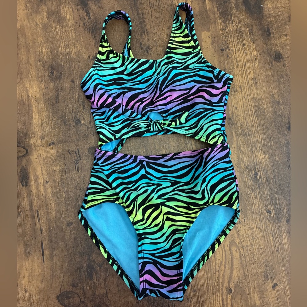 Art Class Girl’s XS One Piece Swimsuit